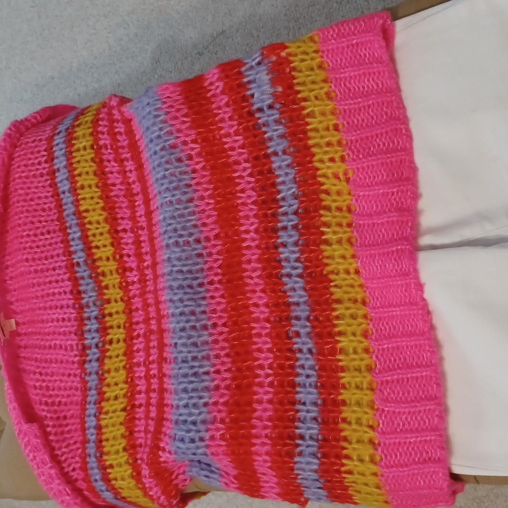 Beautiful Sweter Soft And Comfortable Size S - image 3